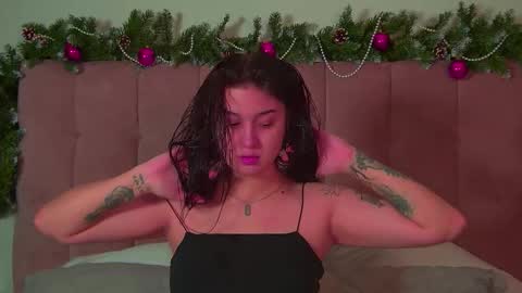 Christina online show from December 2025 07:00:01 PM