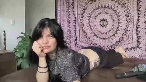 Snapshot of christine_f chatting on October 2025 05:13:02 PM Val riess -- Instagram free online show from October 2025 05:13:02 PM