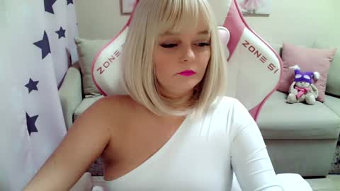 Snapshot of christirose chatting on December 2024 07:28:01 AM Christi online show from December 2024 07:28:01 AM