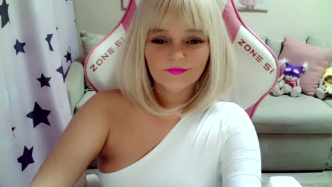 Snapshot of christirose chatting on December 2024 08:33:02 AM Christi online show from December 2024 08:33:02 AM