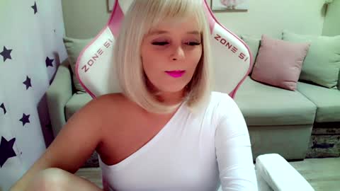 Snapshot of christirose chatting on January 2025 12:54:01 PM Christi online show from January 2025 12:54:01 PM