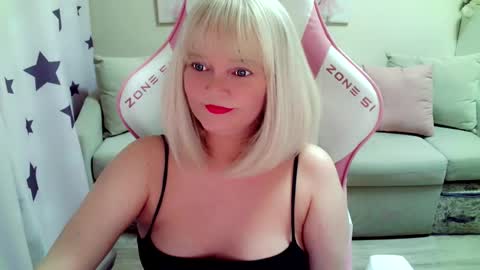 Snapshot of christirose chatting on September 2025 08:16:01 AM Christi online show from September 2025 08:16:01 AM