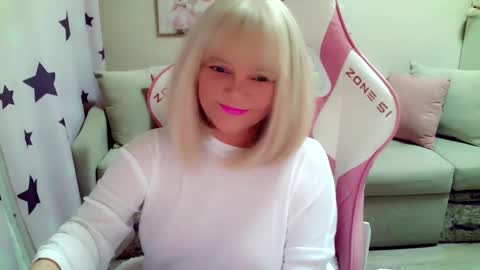 Snapshot of christirose chatting on November 2025 10:17:01 AM Christi online show from November 2025 10:17:01 AM