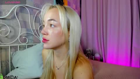 hristy3 online show from September 2025 11:41:02 PM