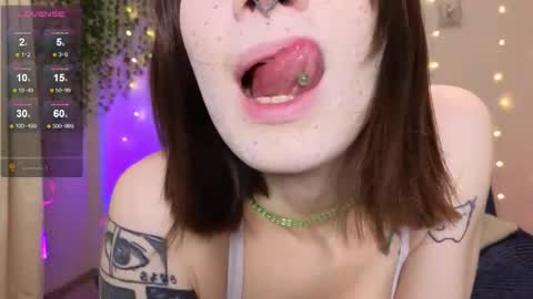 Snapshot of christy_memeow chatting on October 2025 03:13:01 PM christy memeow online show from October 2025 03:13:01 PM