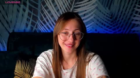 Snapshot of christycrayme chatting on October 2025 03:39:02 AM ChristyCrayme online show from October 2025 03:39:02 AM