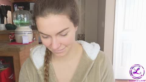 Snapshot of chroniclove chatting on December 2024 05:11:01 PM Marley online show from December 2024 05:11:01 PM