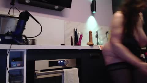 Snapshot of chwerry_b0 chatting on December 2024 10:24:02 PM Jessica online show from December 2024 10:24:02 PM