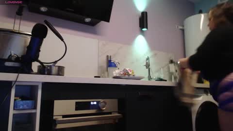 Snapshot of chwerry_b0 chatting on November 2025 11:48:01 PM Jessica online show from November 2025 11:48:01 PM