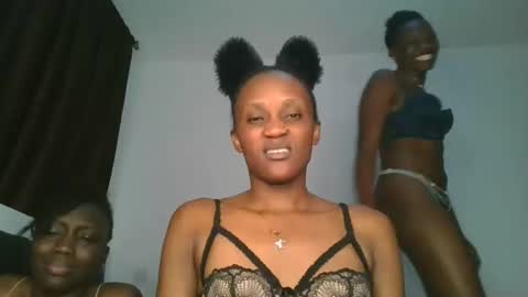 Snapshot of chyna_baibe chatting on November 2025 11:37:02 PM chyna_baibe online show from November 2025 11:37:02 PM