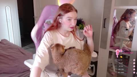 Snapshot of cinnabongirls chatting on November 2025 09:25:02 PM Maddy online show from November 2025 09:25:02 PM