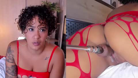 Snapshot of cinnamon_afrodit chatting on September 2025 08:35:01 PM Amber online show from September 2025 08:35:01 PM