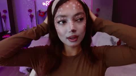 cinnamon_bite online show from December 2025 12:43:01 PM