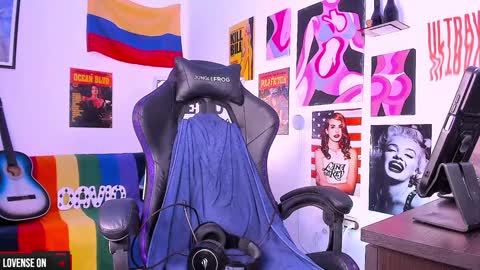 David     Independent Model online show from December 2024 08:18:02 AM