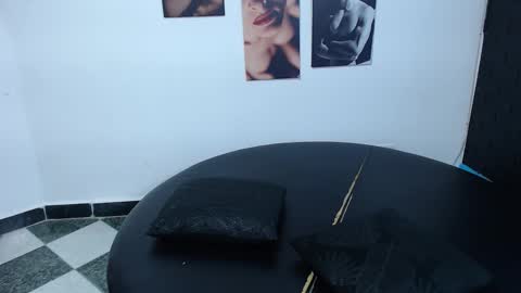 Cinthya online show from November 2025 06:54:01 PM