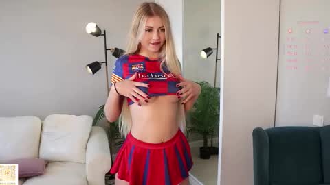 Sandy online show from October 2025 07:53:02 AM