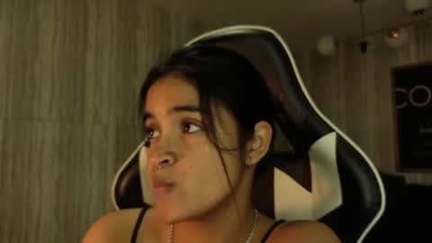 Snapshot of clementine_t chatting on November 2025 01:00:02 PM Clementine online show from November 2025 01:00:02 PM