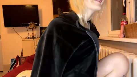 Jenny online show from October 2025 05:51:02 PM