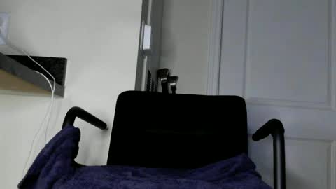 Snapshot of clitcommander26 chatting on December 2024 08:26:02 AM instayour big commander online show from December 2024 08:26:02 AM