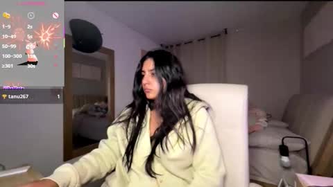 cloe small online show from October 2025 01:28:02 AM