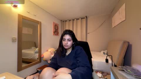 cloe small online show from February 2026 04:32:01 AM