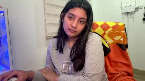 cloe small online show from June 2026 06:52:02 AM