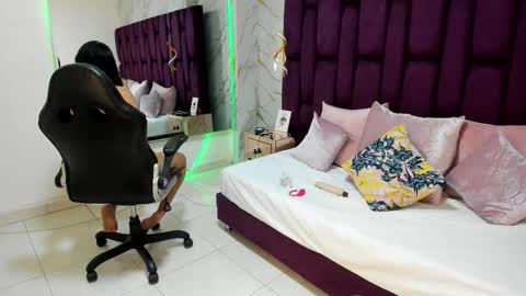 Snapshot of cloe_spencer chatting on October 2025 05:24:02 PM Cloe online show from October 2025 05:24:02 PM