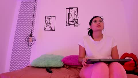 cloe online show from October 2025 08:36:02 PM