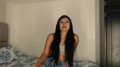 Snapshot of cloehonney chatting on April 2026 01:12:01 PM cloe online show from April 2026 01:12:01 PM