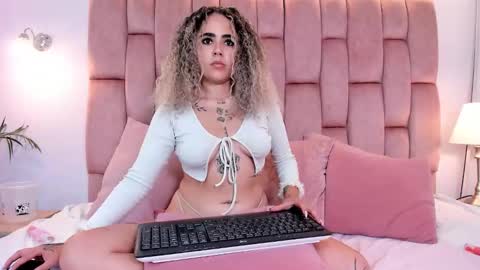 Cloe  online show from February 2026 05:45:02 PM