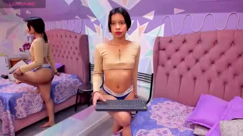 Snapshot of cloeygraweing chatting on September 2025 06:51:02 PM cloeygraweing online show from September 2025 06:51:02 PM