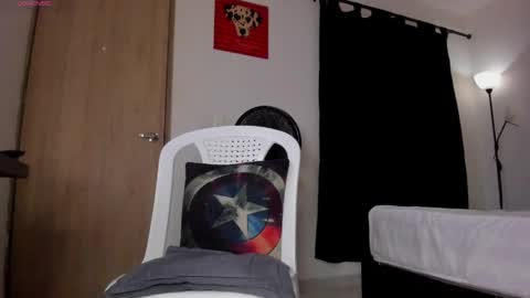 Snapshot of cloudy_pigdude chatting on April 2026 04:16:01 AM CRISTIAN online show from April 2026 04:16:01 AM