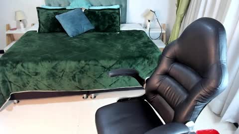 emely dolce online show from February 2025 09:54:02 AM