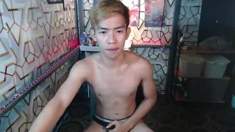 clyde_twinkx online show from October 2025 06:14:02 PM