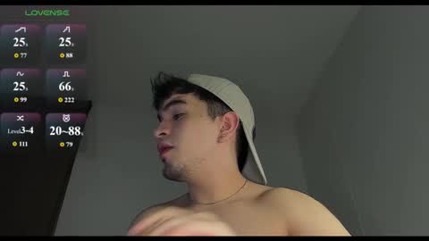 Snapshot of cmzo_ chatting on January 2026 01:22:02 AM Johan online show from January 2026 01:22:02 AM