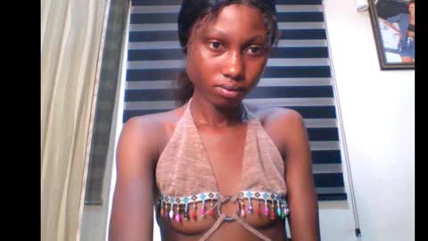 Snapshot of coco_petitqueen chatting on January 2025 07:25:01 AM coco_petitqueen online show from January 2025 07:25:01 AM