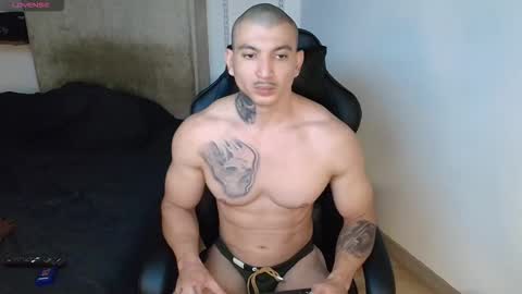 colombianmuscle8 online show from October 2025 02:48:02 AM
