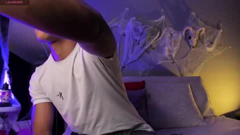 colstorw_ online show from October 2025 10:38:01 AM