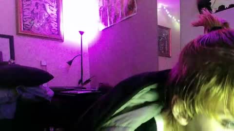 cometzcum online show from September 2025 08:00:02 PM