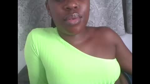 Snapshot of comicalcara chatting on February 2025 01:05:02 AM Cara online show from February 2025 01:05:02 AM