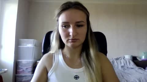 Snapshot of cora_fora chatting on September 2025 08:05:02 AM cora_fora online show from September 2025 08:05:02 AM