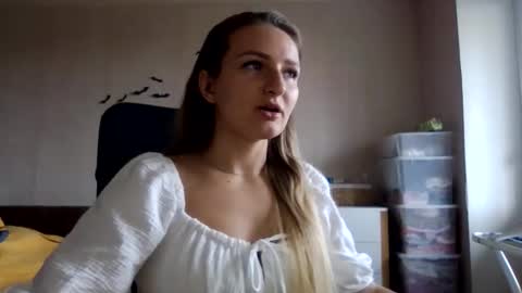 Snapshot of cora_fora chatting on October 2025 09:17:01 AM cora_fora online show from October 2025 09:17:01 AM