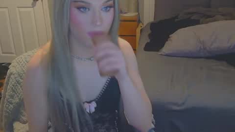 coracav online show from December 2025 12:51:02 AM