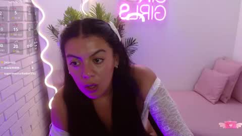 Snapshot of coraline_tay chatting on February 2025 05:54:02 PM Carolina online show from February 2025 05:54:02 PM
