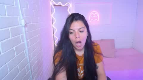 Snapshot of coraline_tay chatting on September 2025 07:28:01 PM Carolina online show from September 2025 07:28:01 PM