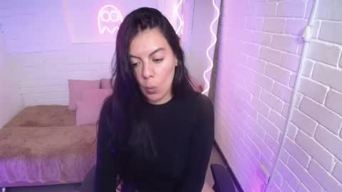 Snapshot of coraline_tay chatting on October 2025 06:51:01 PM Carolina online show from October 2025 06:51:01 PM