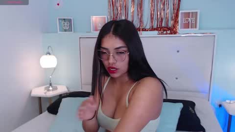 Snapshot of couplecolombia_gh chatting on February 2025 03:45:02 AM lola y juan online show from February 2025 03:45:02 AM