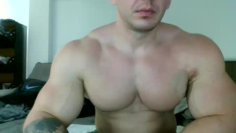 Snapshot of couplemuscle40 chatting on September 2025 02:29:02 PM couplemuscle40 online show from September 2025 02:29:02 PM
