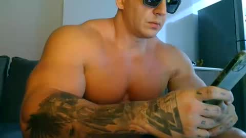 Snapshot of couplemuscle40 chatting on September 2025 11:41:02 PM couplemuscle40 online show from September 2025 11:41:02 PM