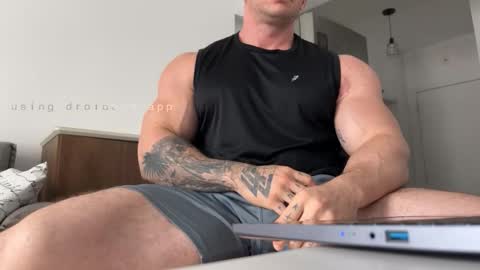 Snapshot of couplemuscle40 chatting on October 2025 02:14:02 PM couplemuscle40 online show from October 2025 02:14:02 PM